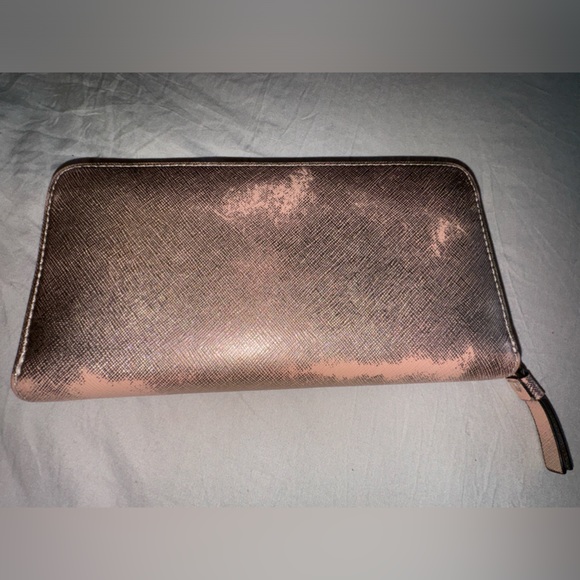 Tory Burch light rose gold, metallic Robinson purse - Picture 7 of 16